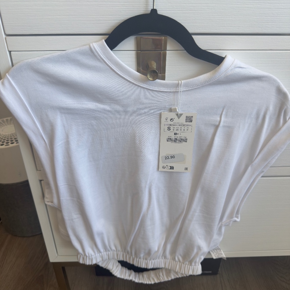 NEW WITH TAGS Zara white open back/back cut out tank size small in white